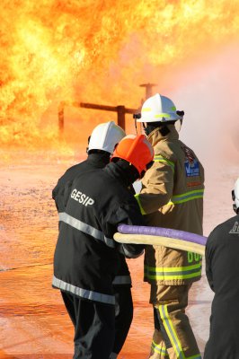 Ausbildung zur Brandbekämpfung und industriellen Gefahren
